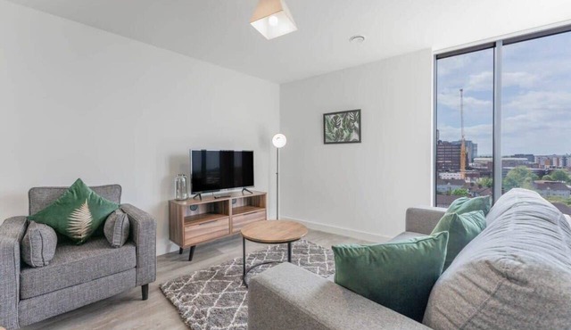 Contemporary 2 Bed Apartment in Central Birmingham