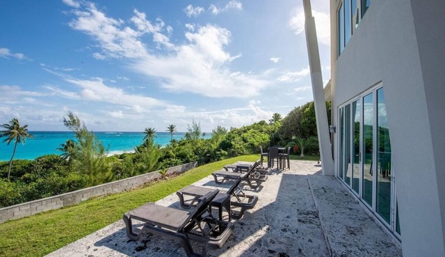 Contemporary Beach Villa In Boutique Club