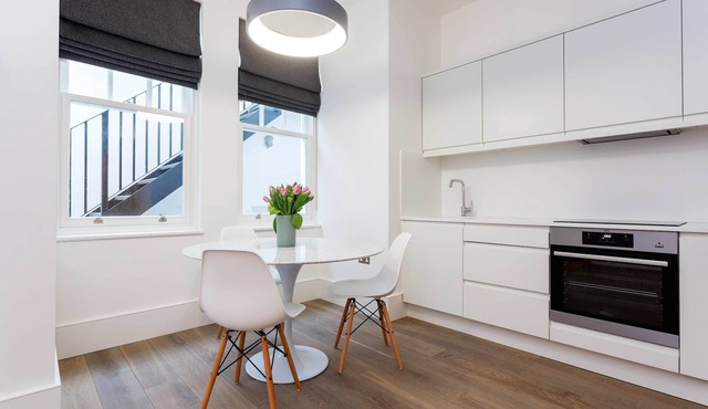 Contemporary in Swiss Cottage, by Veeve