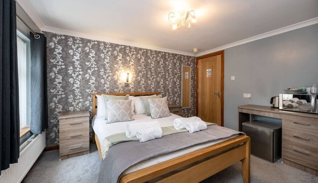Contractor Base En-Suite Parking On-Site