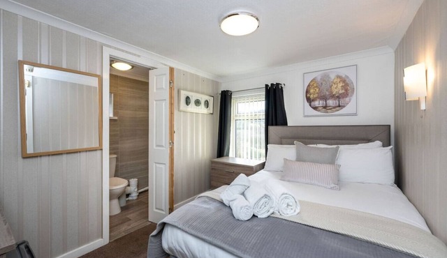 Contractor Base En-Suite Parking On-Site