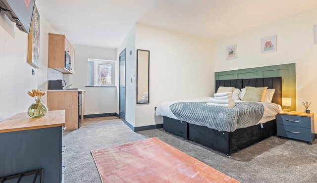 Contractor-Friendly 11-Bed Ensuite Accommodation | Ashton-under-Lyne Manchester