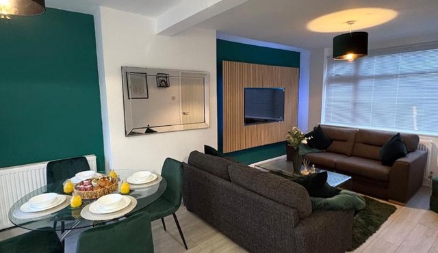 Contractor Friendly House Sleeps 5 Free Parking WiFi