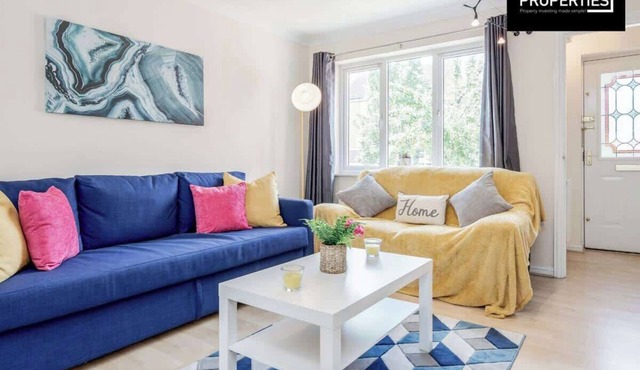 Contractors Home 3 Bed 2.5 Bath | Parking | Wifi