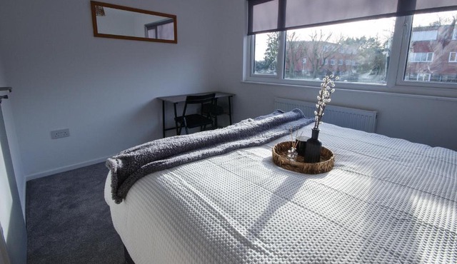 Contractors, Medical staff, Relocators, Families- 5 Bedroom 3 bathroom house- 2min walk to L&D