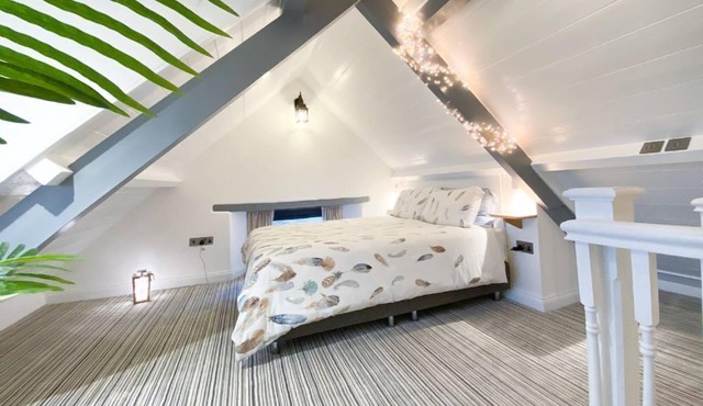 Converted Barn with Superb Sea and Countryside Views