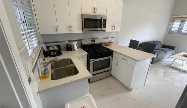Cornerstone Rentals Lovely 1-BdRm Midtown Unit 1