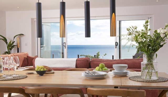 Cornica - Pet Friendly Coastal House with Hot Tub and Sea Views