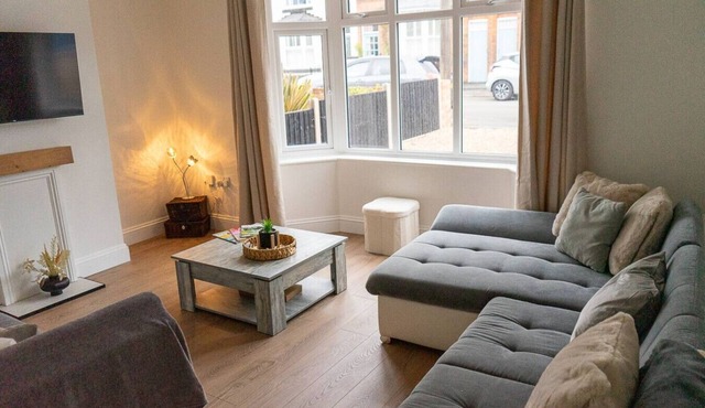 Cosy 2BR House | Space Centre | Free Parking