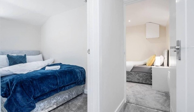 Cosy 2BR Maisonette near Hospital & Stations