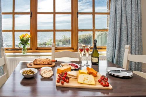 Cosy cottage on the edge of Portwrinkle beach