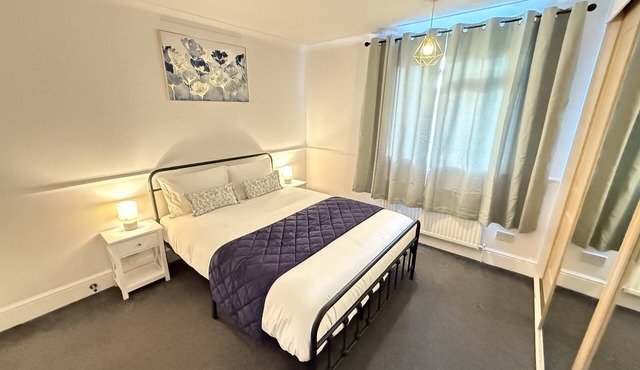 Cosy house in Slough near Legoland and Windsor