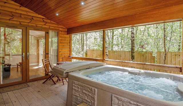 Cosy log cabin with one double.