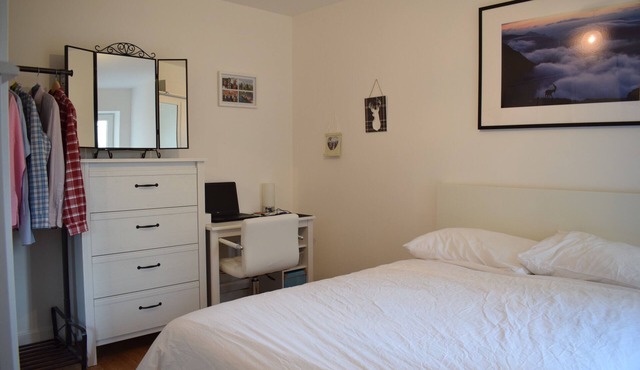 Cosy Modern 1BD Flat Moments from Riverside