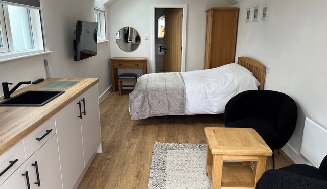 Cosy retreat just a short stroll from the beach and Mudeford Quay.