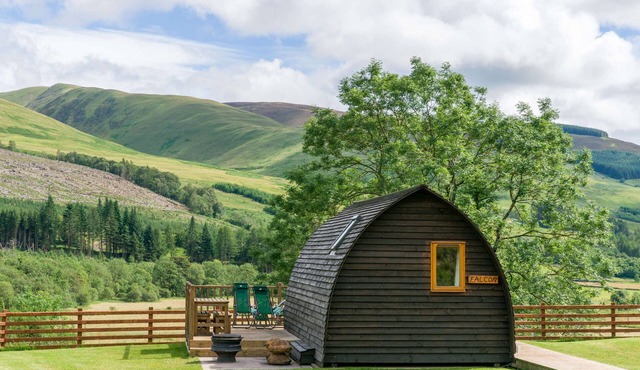 Cosy Rural Cabin With Hillside Viewpoint