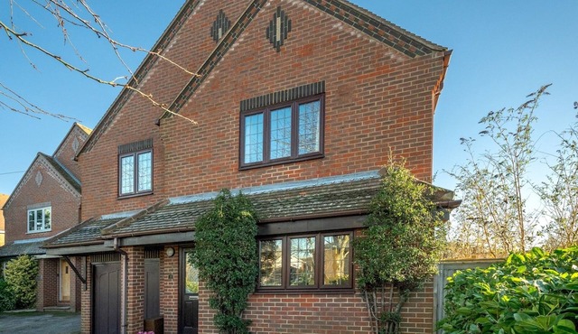 Cosy & Rural Chilterns Hideaway - Pass the Keys