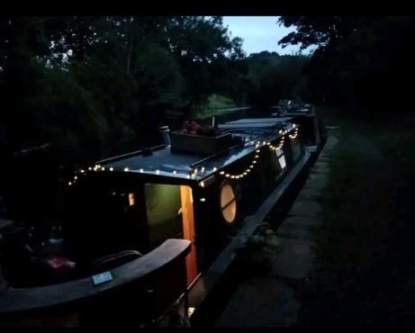 Cosy, secluded narrow boat