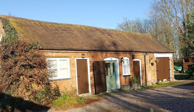 Cosy semi-rural home with garden. Next to a flat part of the Shropshire Way.