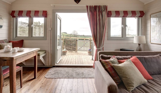 Cotswold Chalet with stunning views