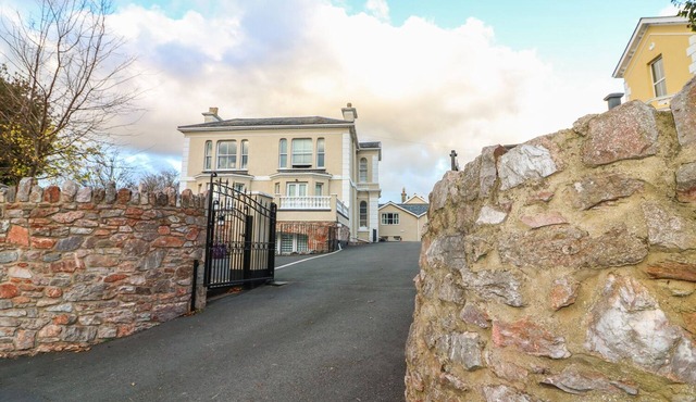 COTTAGE 1 NEWCOURT, family friendly in Torquay