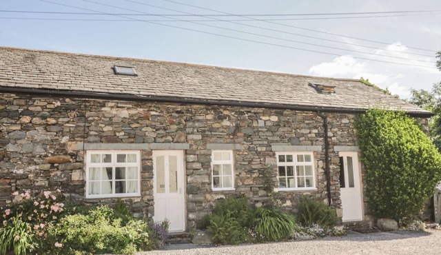 COTTAGE 1, pet friendly, character holiday cottage in Braithwaite