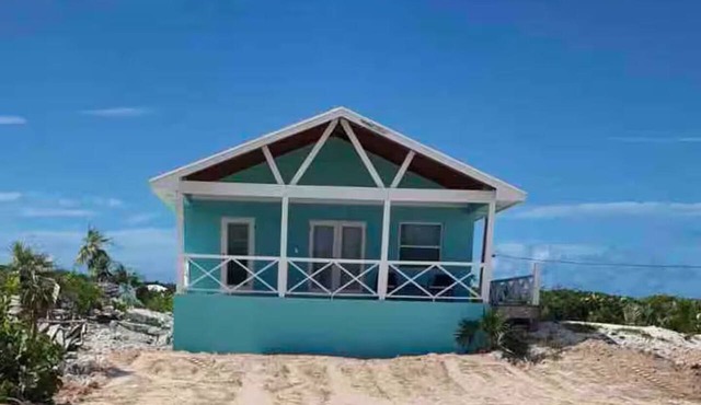 Cottage in Little Exuma! Short walk to Tropic Of Cancer Beach!