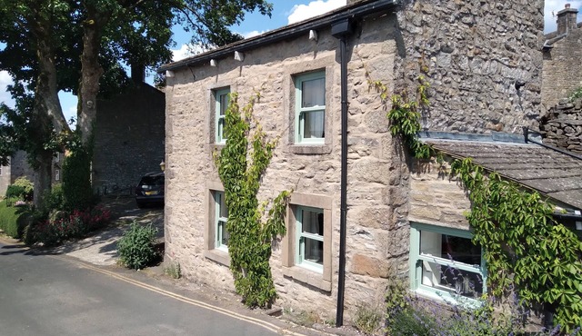 Cottage in Grassington in the heart of the Yorkshire dales. Free parking permit.
