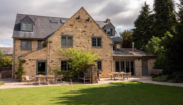 Cottage in Kingham with Private Pool