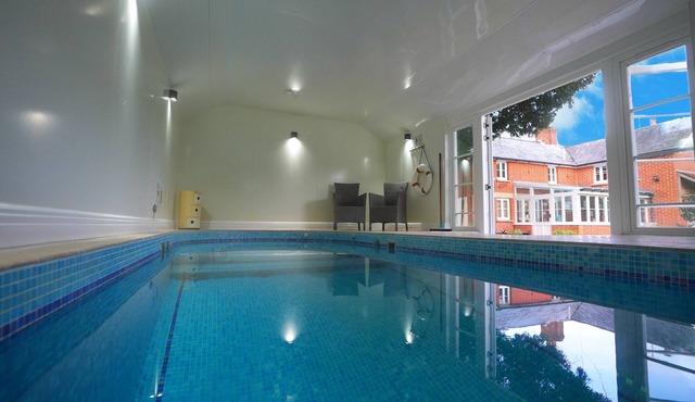 Cottage With Indoor Swim Spa in New Forest National Park for families or couples