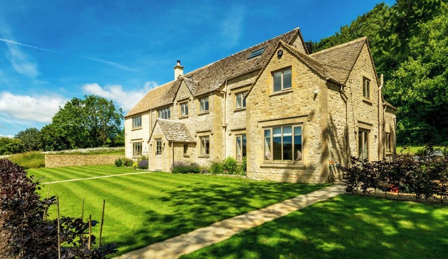 Country House Retreat in the heart of the Cotswolds for family and friends.