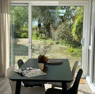 Countryside 2 bed cottage- Aylesbury