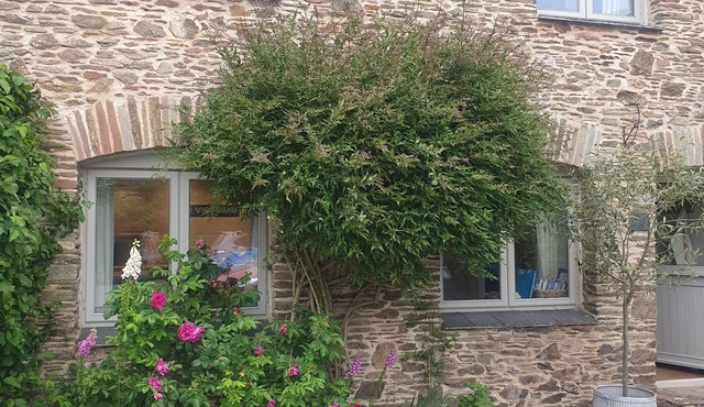 Courtyard cottage in Slapton, South Devon. 10 minutes drive to beach