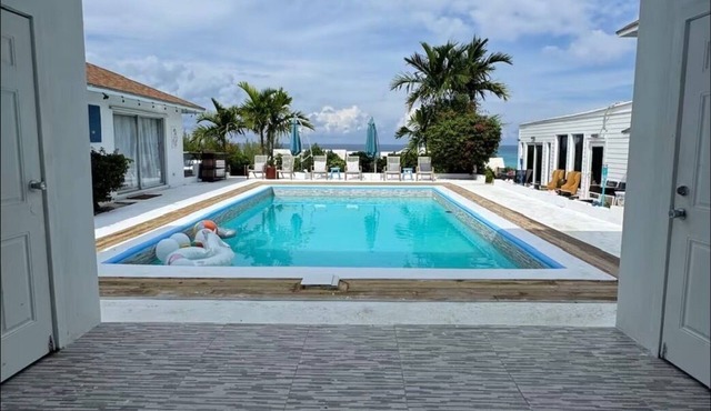 Cozy 1-bed cottage, West Bay St, Safe area, 5 min to the beach, We allow Pets!