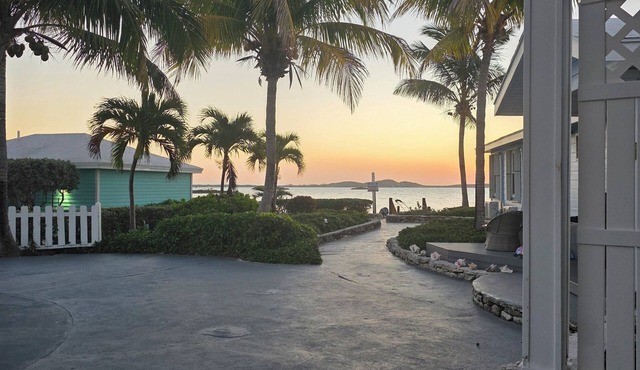Cozy 1-bedroom villa steps from the water in beautiful Exuma.