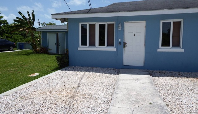 Cozy 1-bedroom with WiFi and AC in fabulous Nassau
