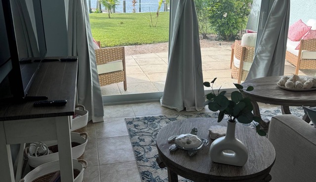 Cozy 2-bedroom 2-bath condo with dock, WiFi, AC, in enchanting Treasure Cay