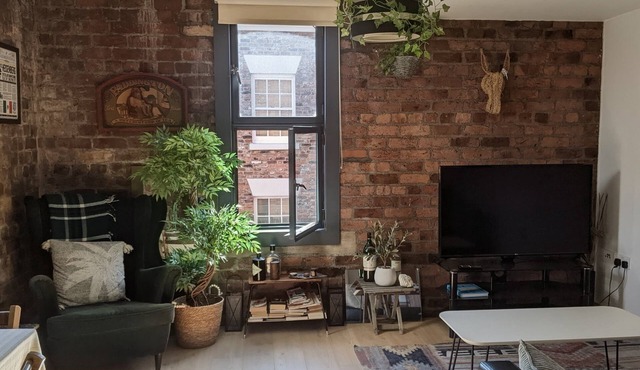 Cozy 2-bedroom apartment in welcoming Liverpool with WiFi