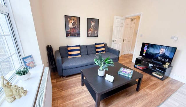 Cozy 2-bedroom Apt in Shepherds near Westfield
