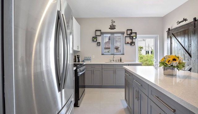 Cozy 2-bedroom townhome in welcoming Nassau with WiFi, AC