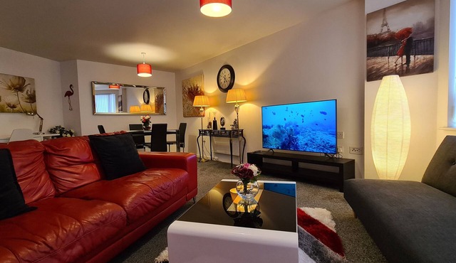 Cozy 2BD/1BA | City Centre Luxury w/Free Parking.