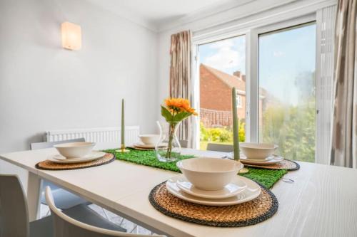 Cozy 3 Bedroom Retreat perfect for family and work travel