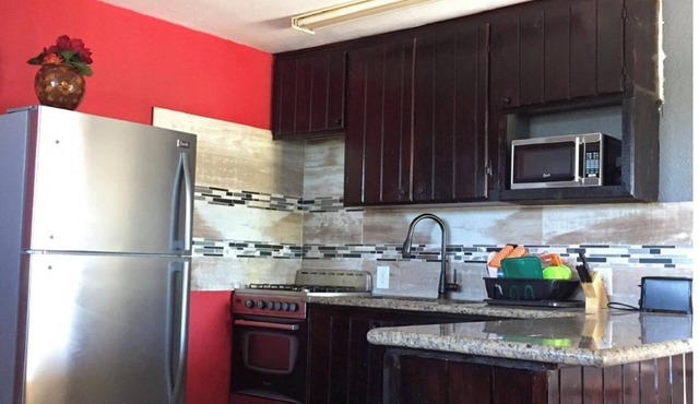 Cozy apartment with beach 7 mins drive away. CAR RENTAL , A.C , CABLE,WIFI,