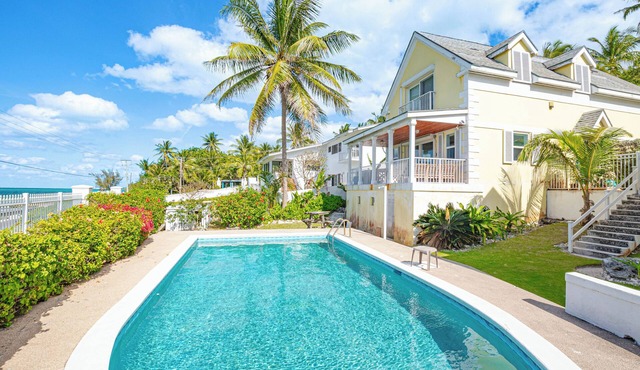 Cozy Beach Style House, 3BR, Pool, Walk to Beach