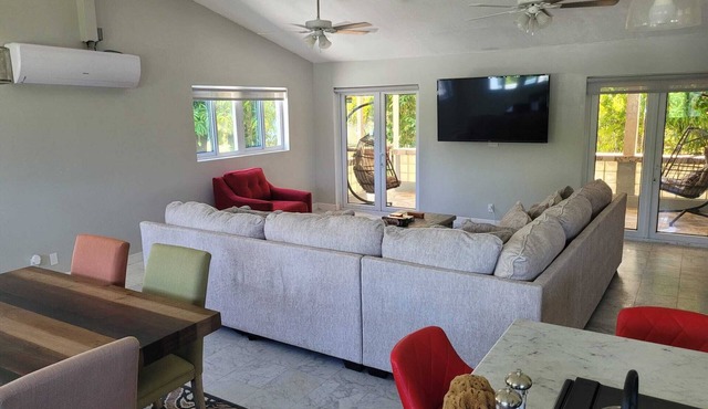 Cozy family home 10 minutes walk to the beach. Keyless entry. Security cameras.