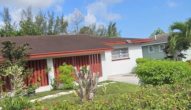 Cozy Nassau Hideaway – Local Island Charm