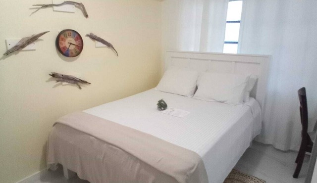 Cozy Nook Studio apartment in Perfect Getaway Tarpum Bay with AC, WiFi & kitchen
