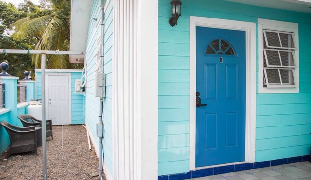 Cozy Retreat | 5 mins to Beach & Downtown