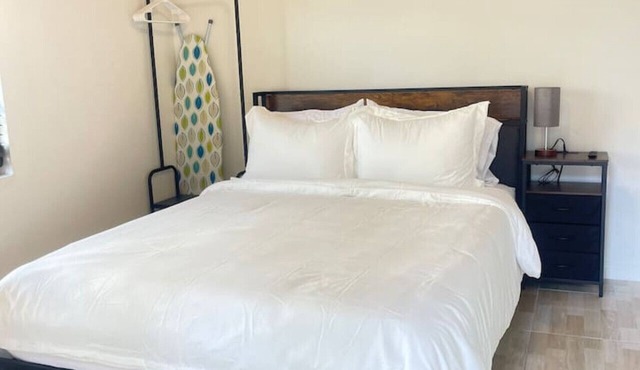 Cozy Studio 4 mins to Beach 10 mins to Downtown
