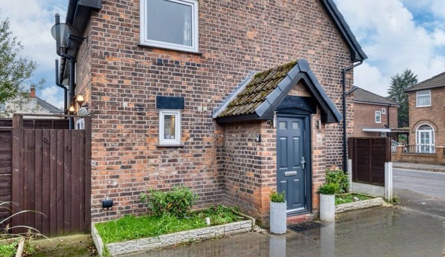 Cozy Trafford Cottage Just 14 Minutes from Airport